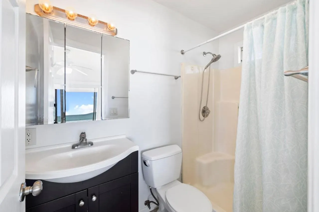 Spacious Beachfront In Oahu Waianae