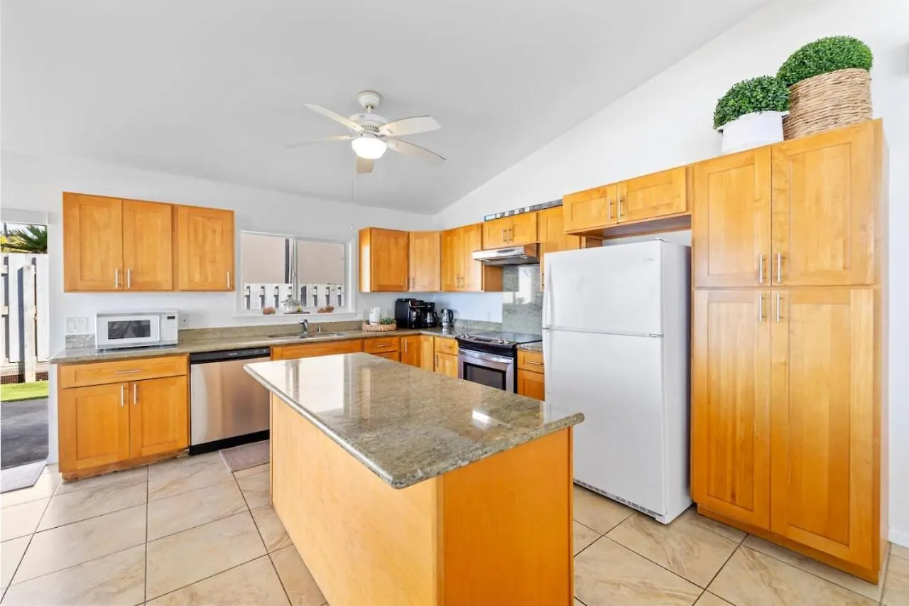 Spacious Beachfront In Oahu Waianae Tatil Evi