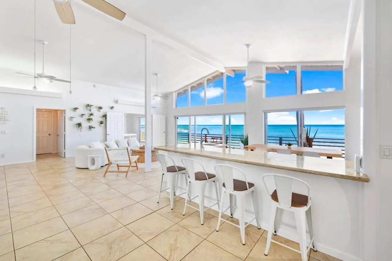 Spacious Beachfront In Oahu Waianae ABD